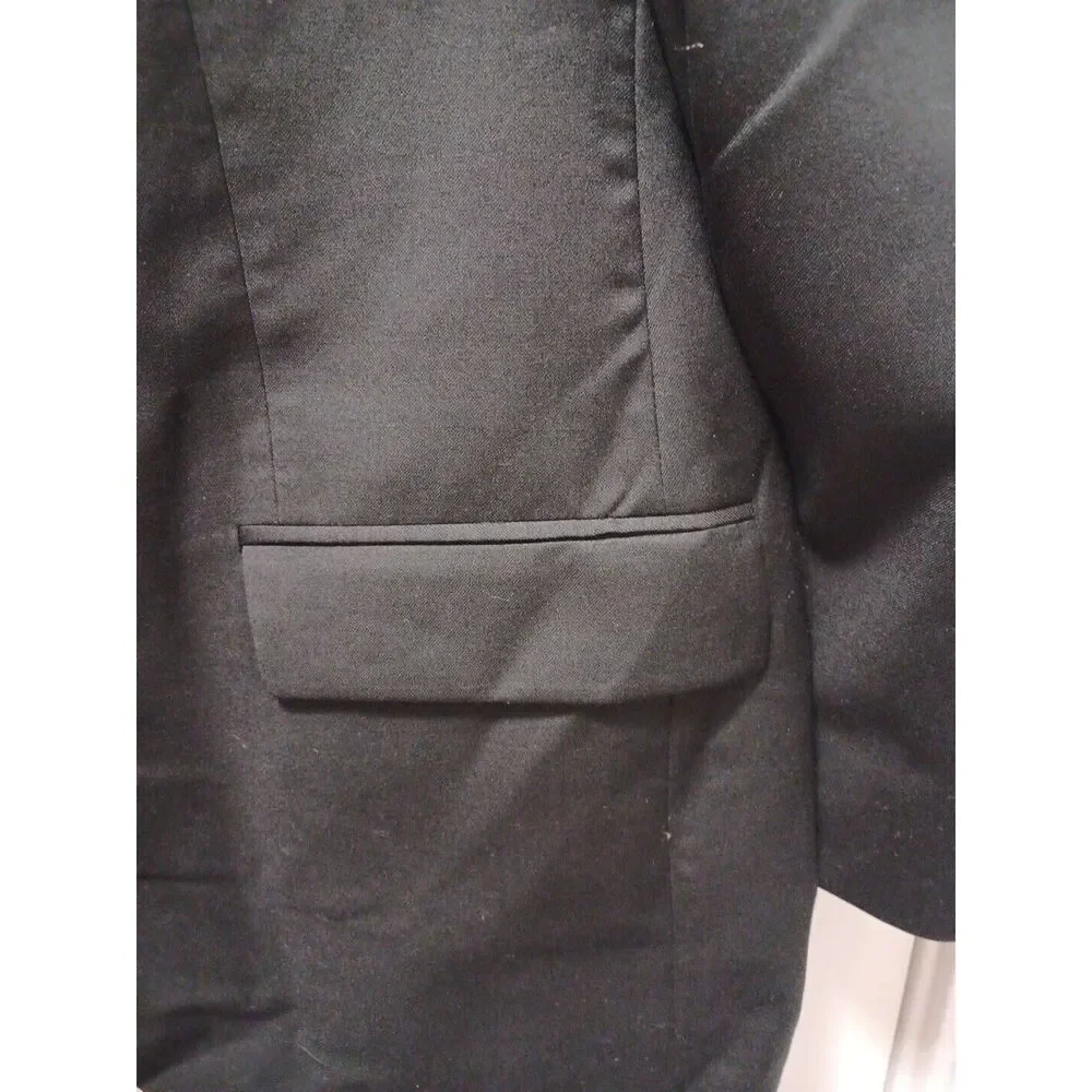 Lauren Ralph Lauren Black wool 2 button Blazer jacket. Size 44R.